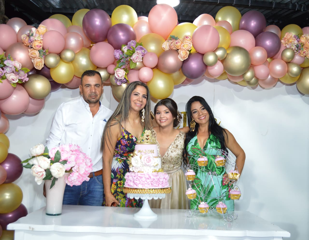 Arnulfo Medina, Luz Miriam Medina, María José Polo y Mireya Medina.